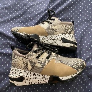 Steve Madden Sneakers!